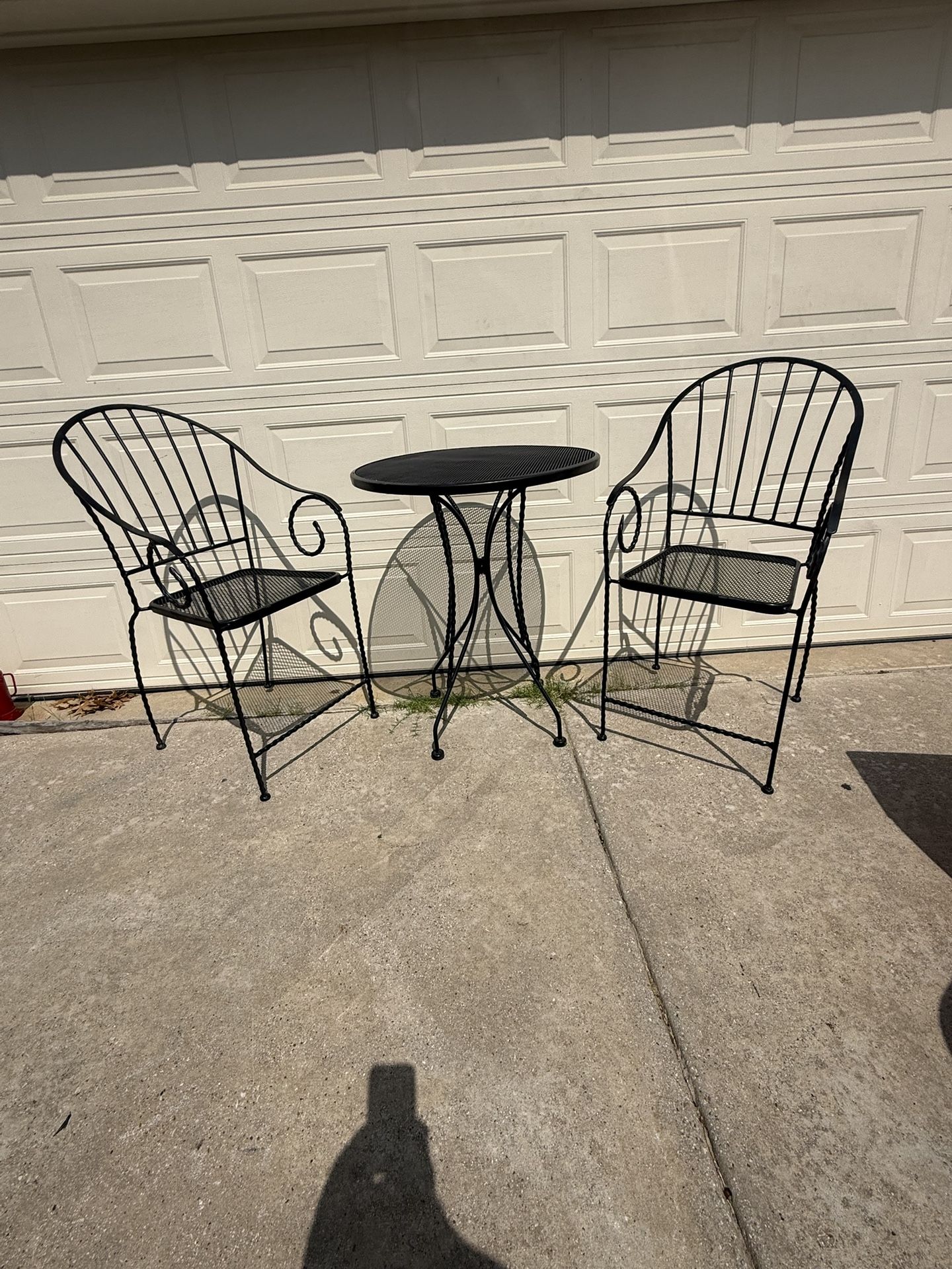 Iron Pato Table