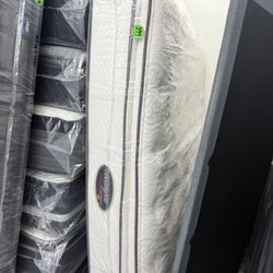 KING SIZE SIMMONS BEAUTYREST PILLOW TOP MATTRESS & BOX SPRING BED SET