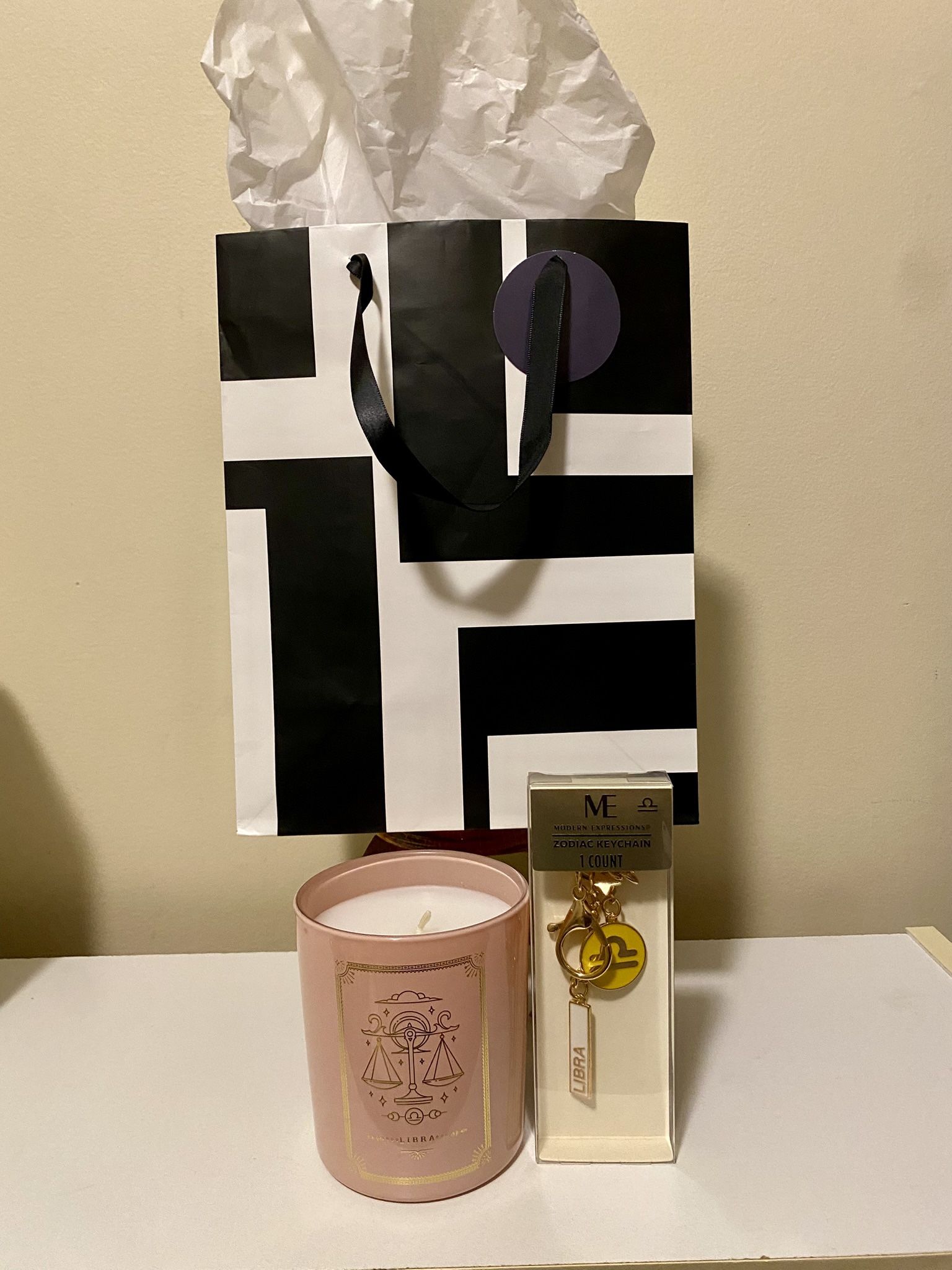 Libra ♎️ Giftbag Includes Candle Keychain 