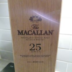 The Macallan 25 BOX ( BOX ONLY)  BE GREAT IN A BAR OR AT HOME.