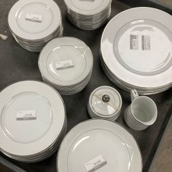 68 Piece Fine China Dinner Set