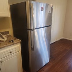 GE Refrigerator 