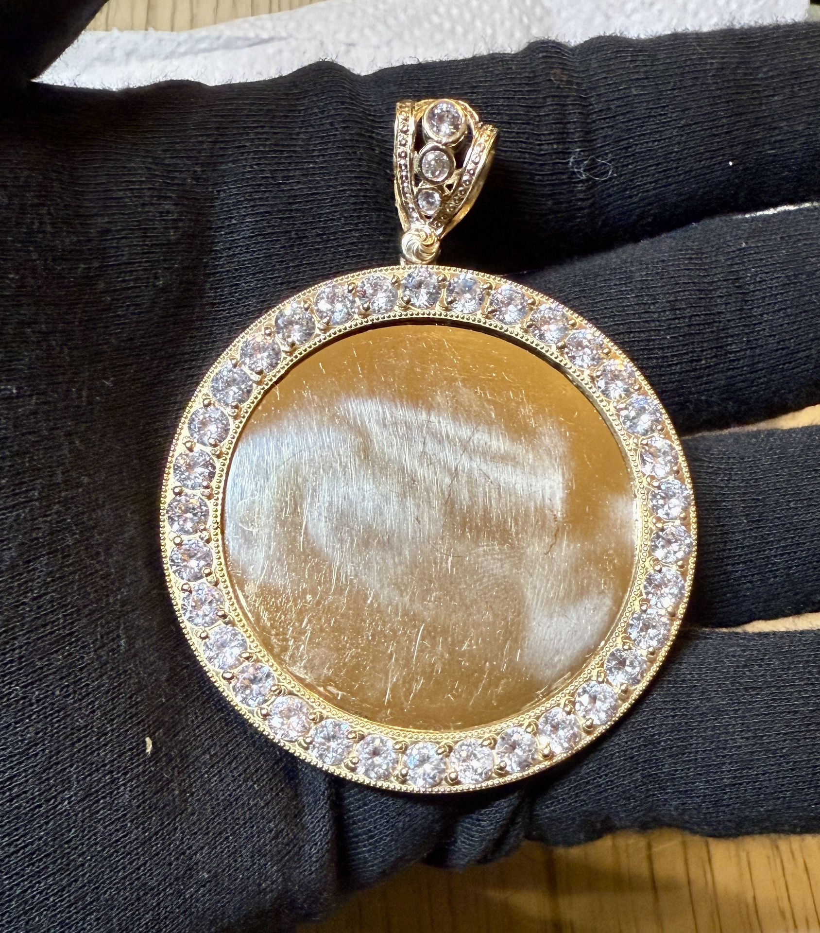 10k 3in Picture Pendant