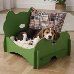 New wood pet beed for small/med pets with pillow (new in box)