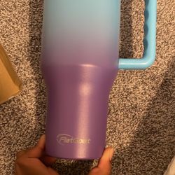40oz Flat Goat Tumbler with Straw – Purple/Blue Ombre
