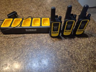 DEWALT IP-67  WALKIE - TALKIES