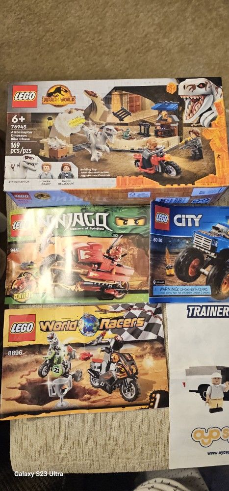 4 Lego Sets & 1 Wolf Pack Trainer Cart