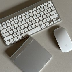 Apple Mouse, Apple Trackpad, Apple Keyboard 