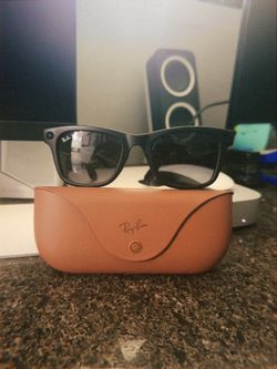 Ray Ban Meta Glasses (Gen 1) with charging case