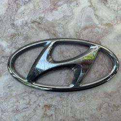 Silver Hyundai Car Emblem, Connector Snapped, Decoration.