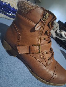 SO Hackberry Women’s Ankle Boots size 9