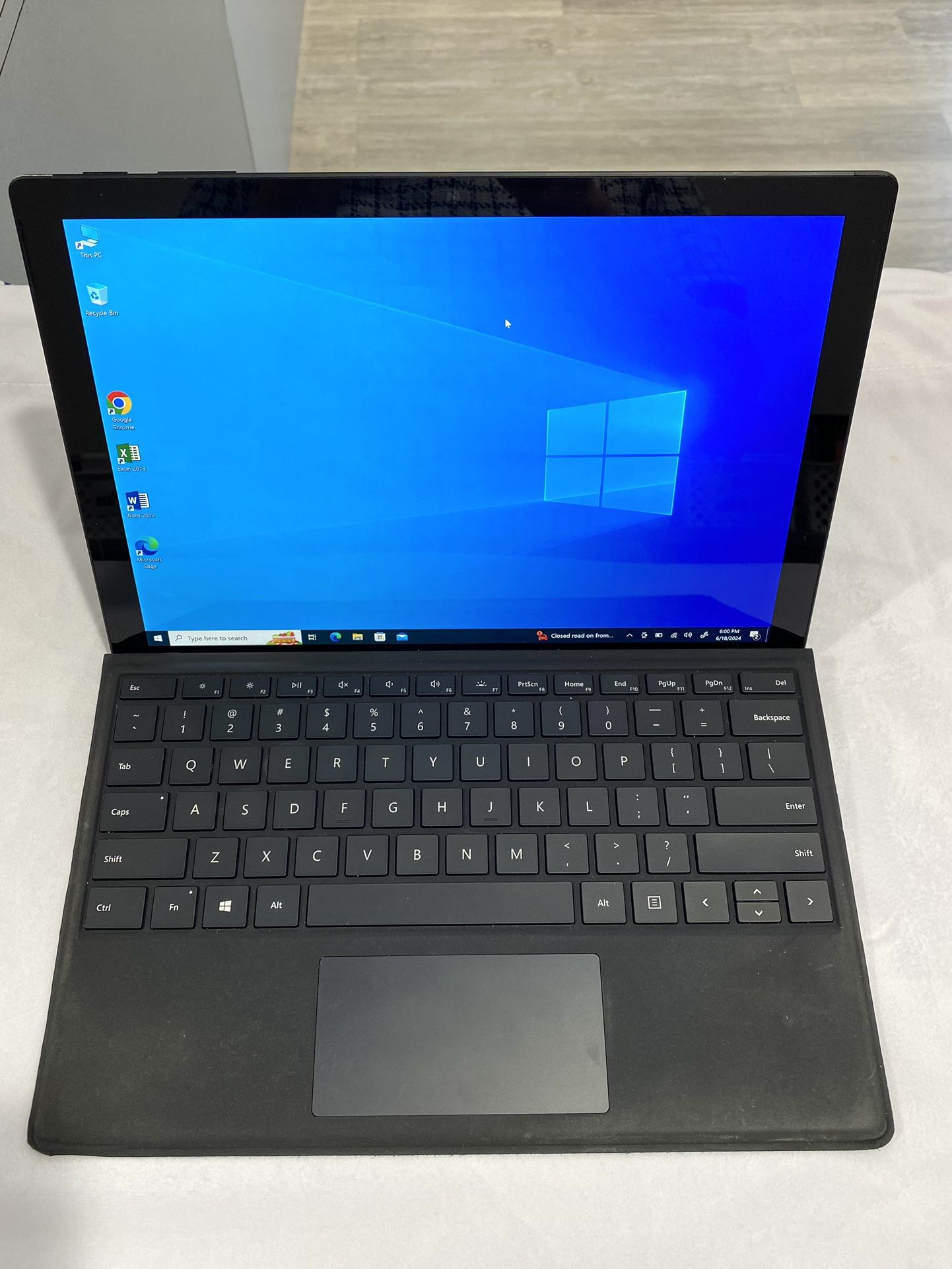 Microsoft Surface Pro 6 (i7-8650U, 1.90GHz, 8GB, 256GB)