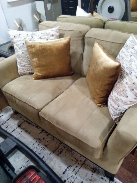 HomeZone Brand Couch And Love Seat