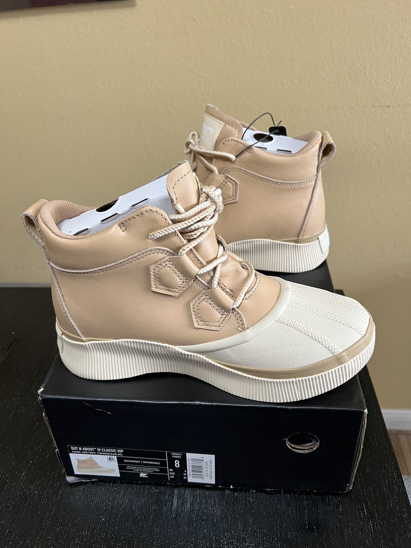 SOREL Out N About IV Women’s Classic Waterproof Bootie Ceramic/Honey White New