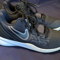 Nike Men’s Kyrie Flytrap II  Size 9.5