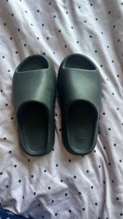 Yeezy Slides