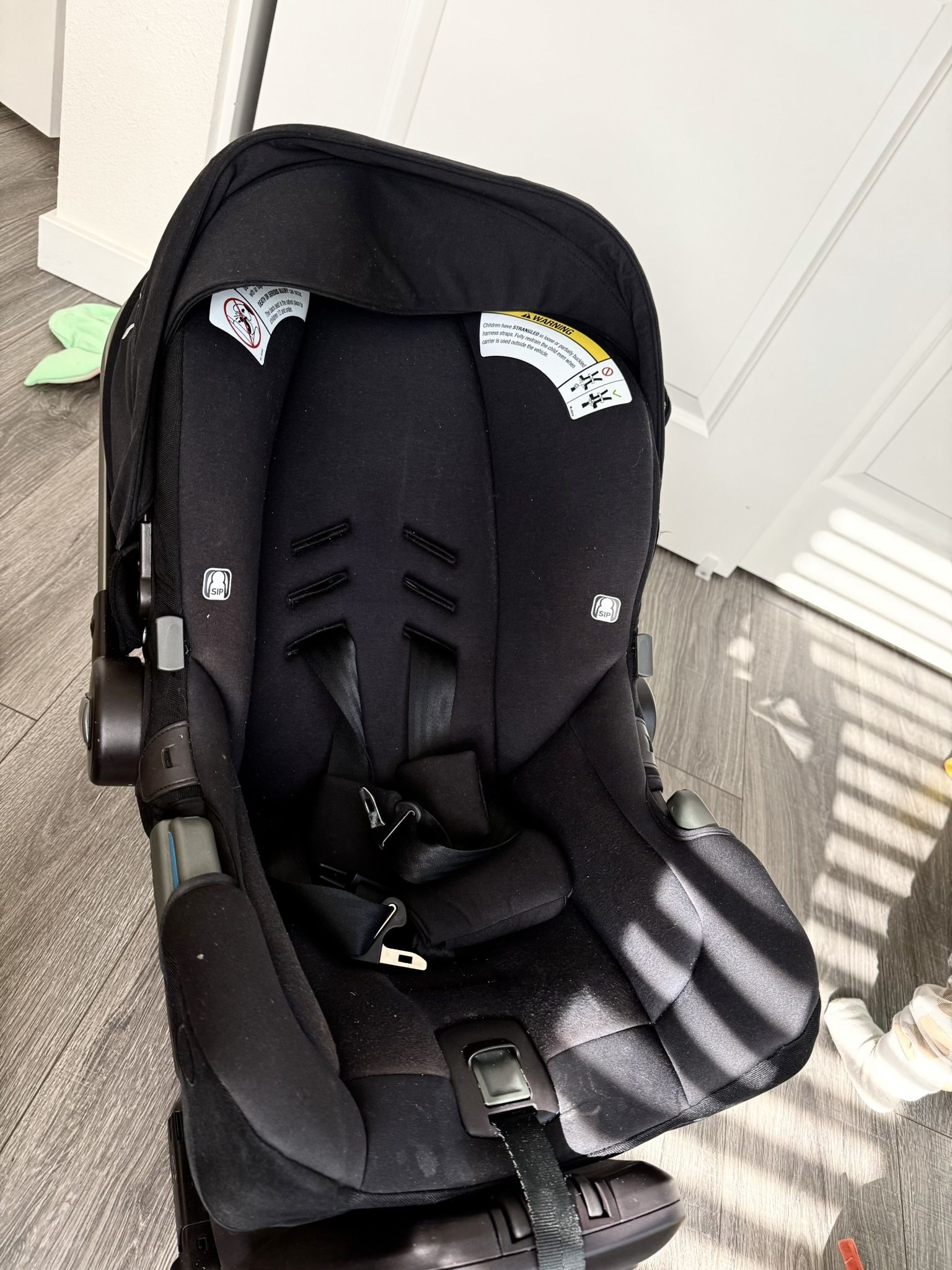 Nuna Pipa Infant Car Seat and base