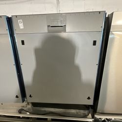 Thermador Dishwasher – Model DWHD640EPR/27 – Panel Ready – Open Box