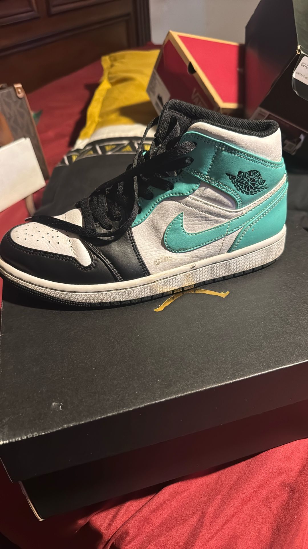 Women Size 8 Air Jordan 1 Mid