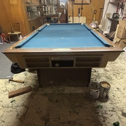 1960's Vintage Brentwood pool table