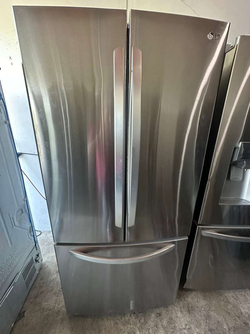 LG French Door Fridge – Stainless, Bottom Freezer, Clean