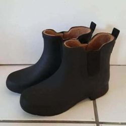 Chooka black rubber ankle height rubber rain boots size 7 ladies $20 FIRM