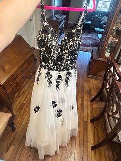 Elegant Black & White Floral Formal Dress – New With Tags