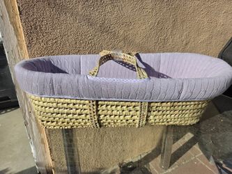 Wicker bassinet/ basket