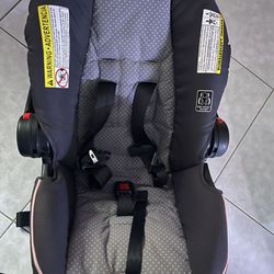 Snugride 35 Click connect Infant Car Seat With Base $20