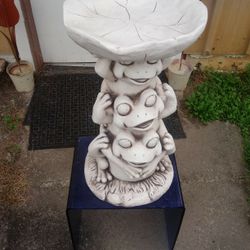 Brand new designers three level frog decor very detailed 2ft Tall High quality