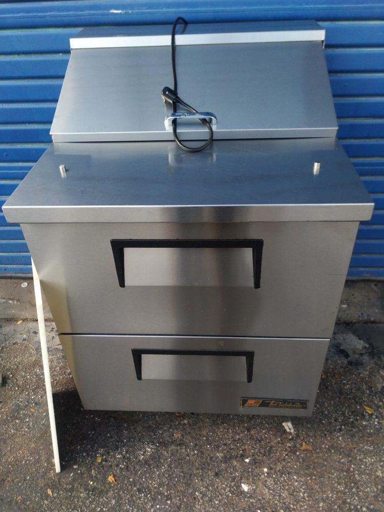 Sandwich Prep Table Refrigerator TRUE 27