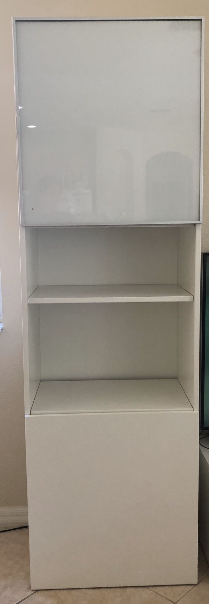 2 Cabinet storage and shelf