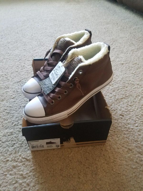 Brown Leather Converse Size 5 *NEW*