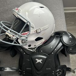 Youth Xl Helmet & Youth Small Shoulder Pads 