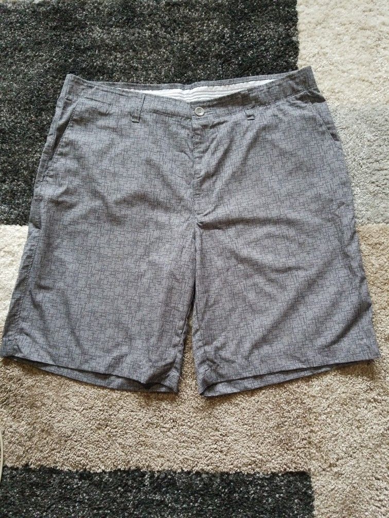 Greg Norman Shorts. Size 36.