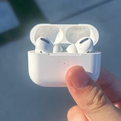 Airpods Pro (ONE WORKING)