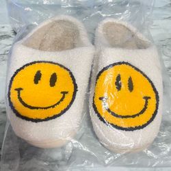 Women’s Retro Smiley Face Plush Slip On Slippers