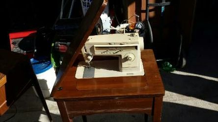 Singer Stylist 513 Table Sewing Machine