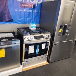 New Open Box LG 3pc Kitchen set 