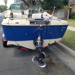 2000 Dollars Boat 17 Foot  Runs Good Or Best Offer 