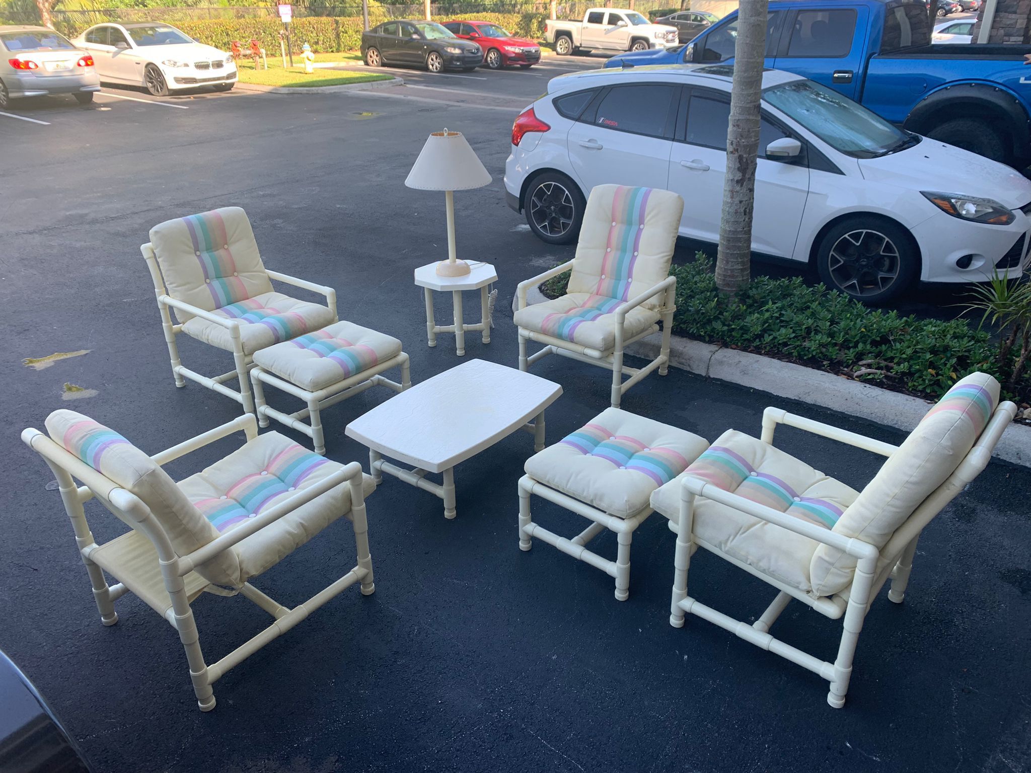 PATIO FURNITURE SET W 2 RECLINING CHAIRS 2 CHAIRS 2 OTTOMANS COFFEE CENTER TABLE & LAMP delivery is negotiable