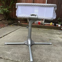 HALO Swivel bassinet For infants/New Borns..