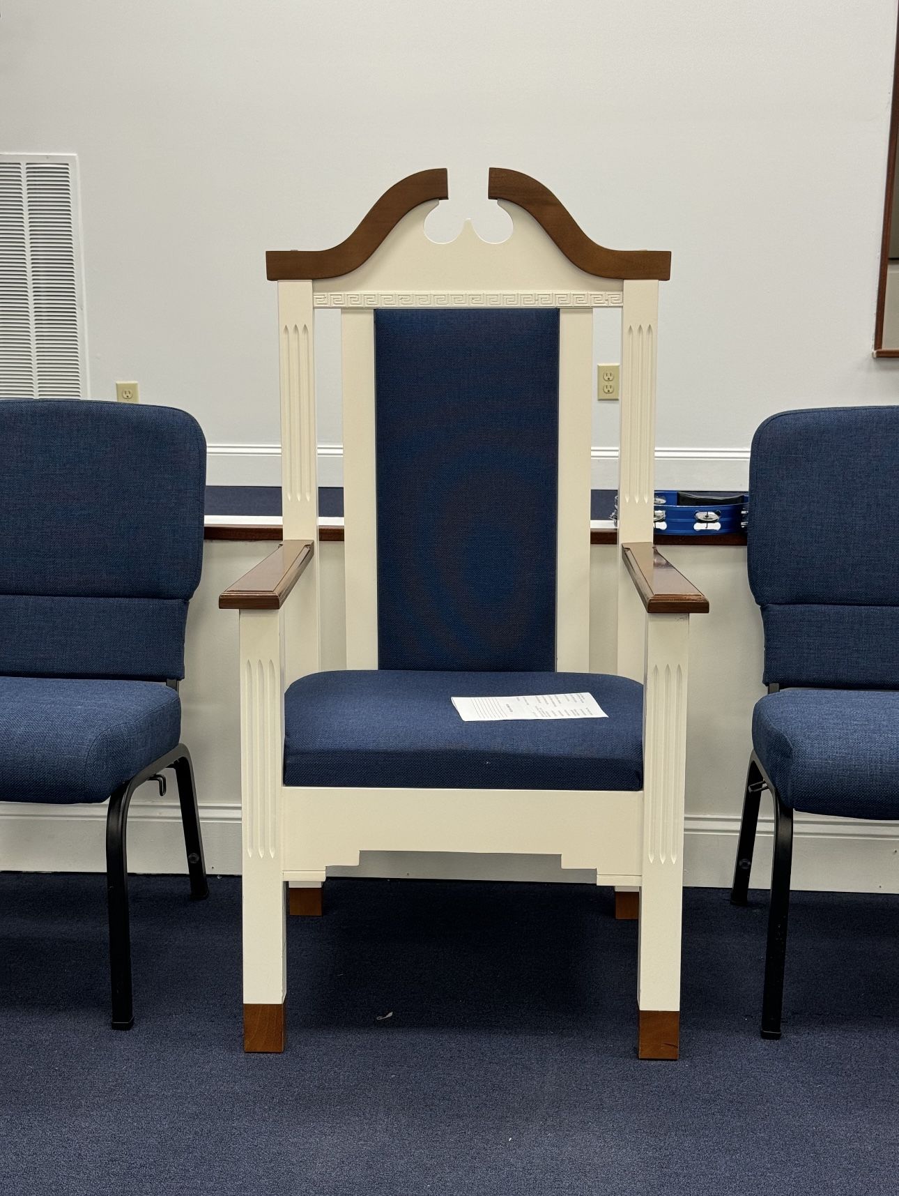 Religious Chair (center) 🪑