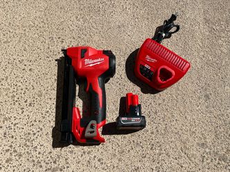 Milwaukee M18 1” Cable Stapler with Battery and Charger