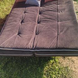 Foldable daybed/ futon