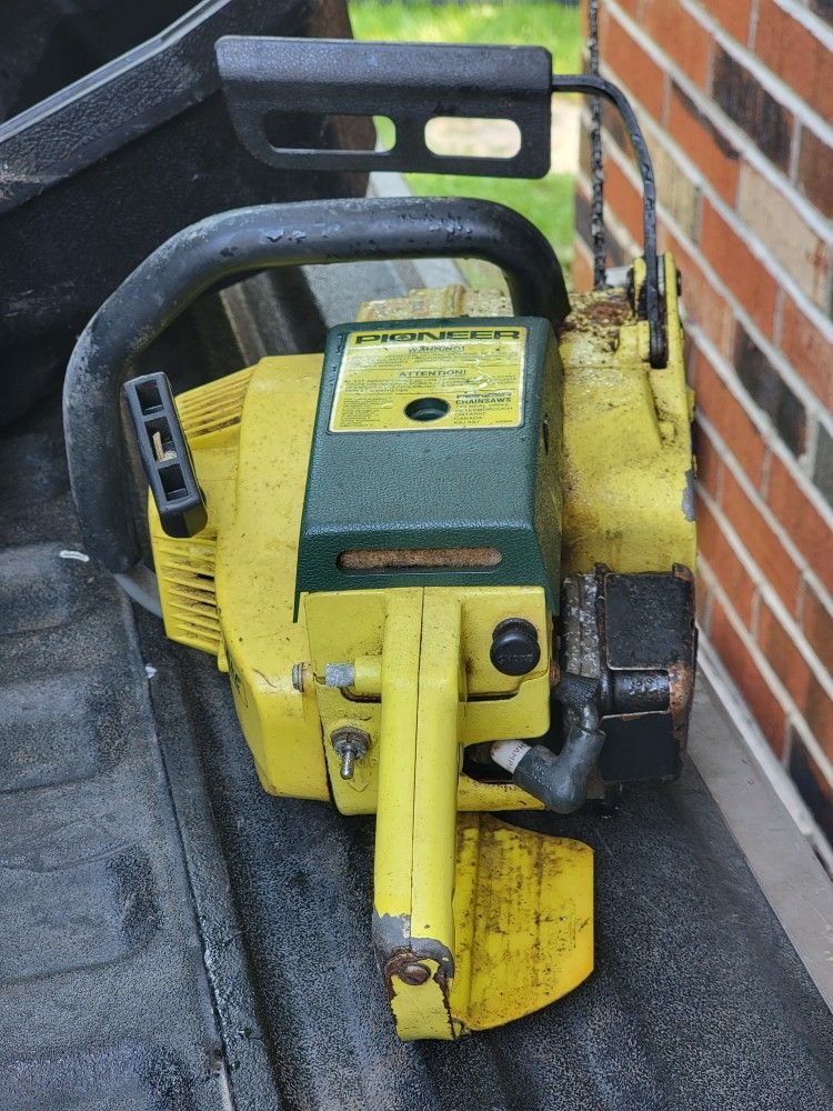 Pioneer Chainsaw With Case