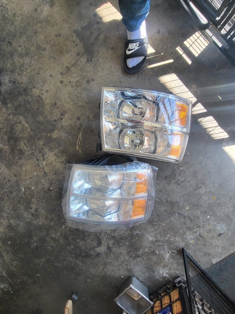 07-13 Silverado Headlights