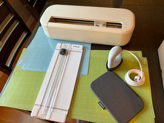 Cricut Explore 5 Ultimate Bundle with EasyPress Mini and Accessories + 3 unused 12x24 standard grip mats.
