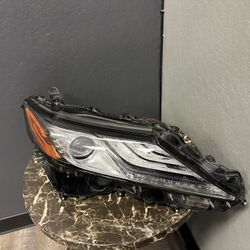 2018-2020 TOYOTA CAMRY XSE HID RIGHT HEADLIGHT OEM