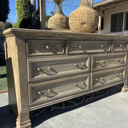Dresser Set 